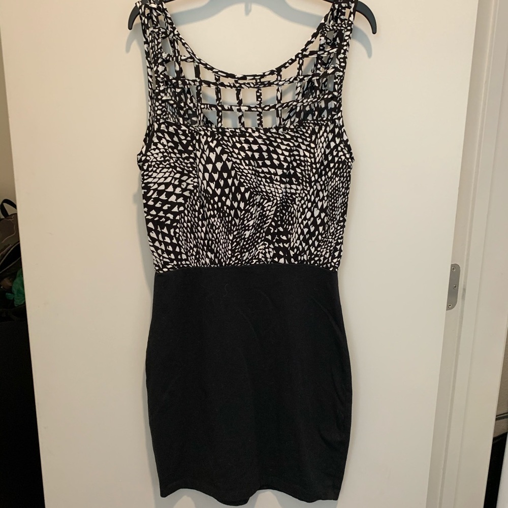 Dress - Picture 4 of 5
